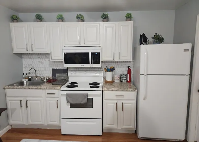 Entire 2-Bed Private Apt - Ewr/Nyc/Outlet Mall